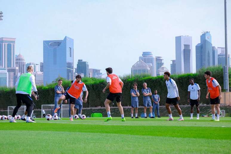 PSG treino em Doha antes de enfrentar o Flamengo pela final do Intercontinental &ndash;