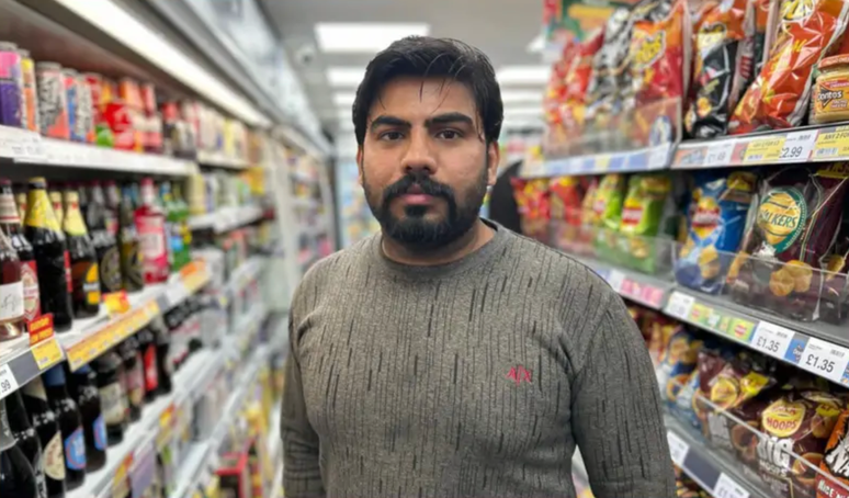 Muhammed Rabani diz que j&aacute; se acostumou com os furtos em sua loja