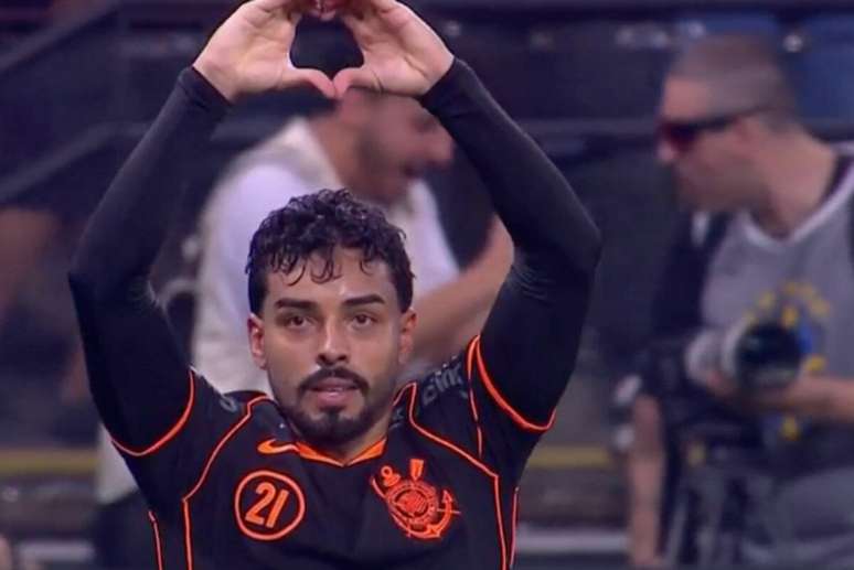 Matheus Bidu marcou o gol do Corinthians no tempo regulamentar diante do Cruzeiro &ndash;