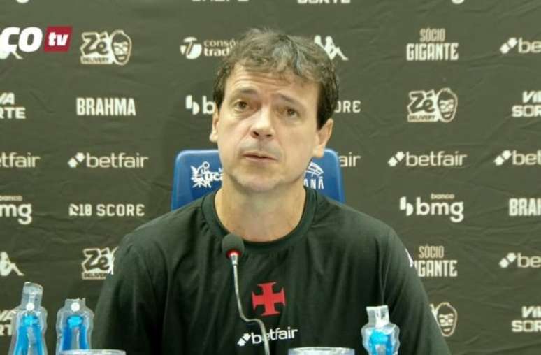 Conference by coach Fernando Diniz at the Maracanã –