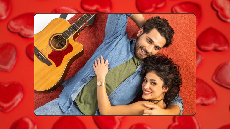 Os beijos em cena sempre rendem assunto, e quando envolvem cantores, a curiosidade dos f&atilde;s s&oacute; aumenta!