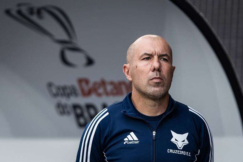 Leonardo Jardim. Neste domingo, luto pela elimina&ccedil;&atilde;o. A partir desta segunda, define se fica ou sai do Cruzeiro.