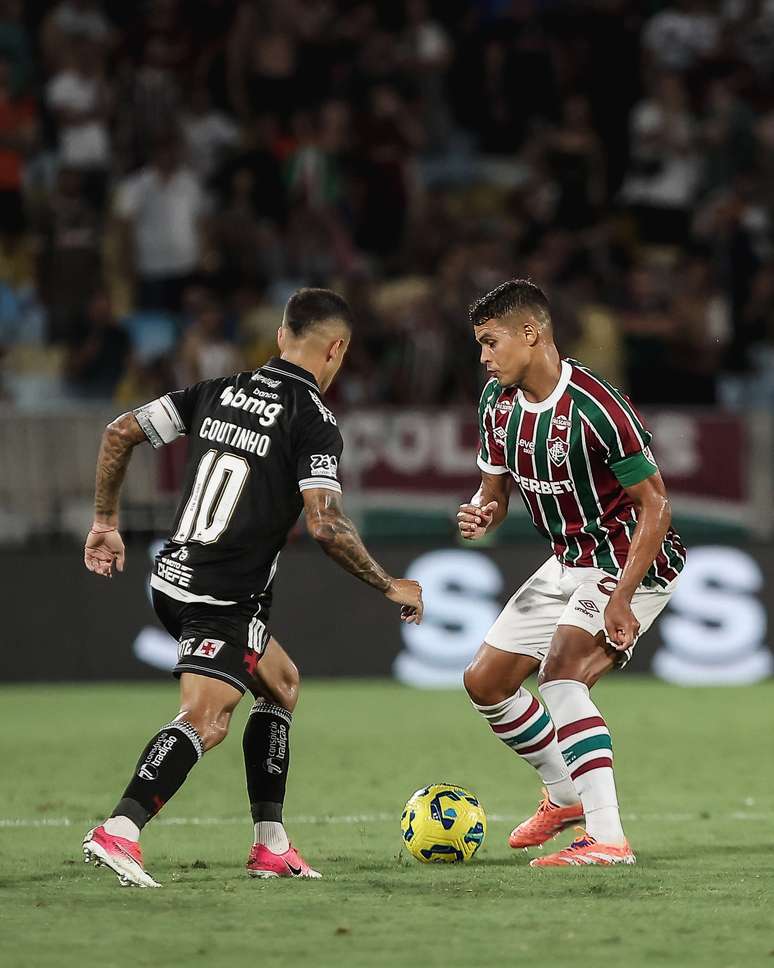 Thiago Silva, do Fluminense, em duelo contra Philippe Coutinho, do Vasco, pelo jogo da volta das semifinais da Copa do Brasil 2025. FOTO: LUCAS MER&Ccedil;ON / FLUMINENSE F.C.