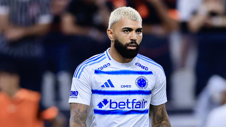 Gabigol in match against Corinthians in Copa do Brasil semi-final