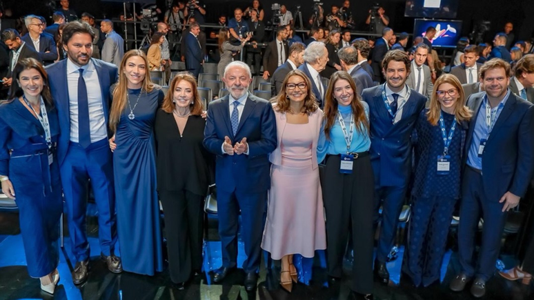 Filhas de Silvio Santos recebem Lula e Janja no SBT