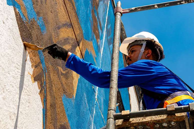 Cria da Baixada Fluminense, Ramon Lid produziu mais de 20 murais. Em S&atilde;o Paulo, fez o primeiro e far&aacute; outros trabalhos sobre a zona leste.