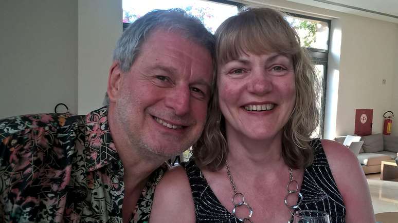 Chris e Ruth tiveram uma rela&ccedil;&atilde;o "amorosa" de 32 anos, afirmou a legista