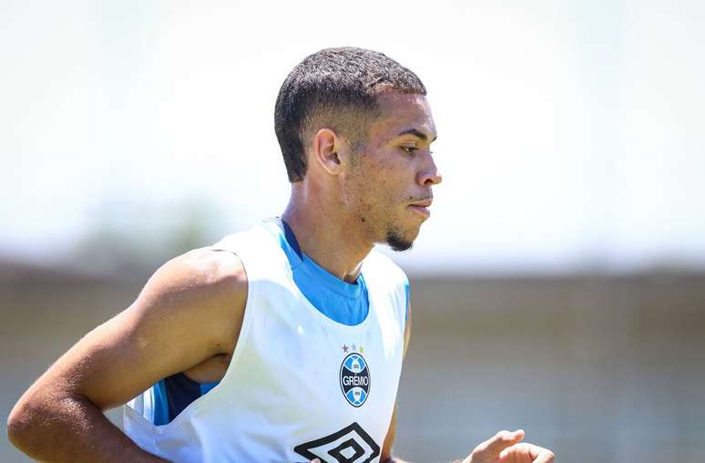 Venda de Alysson ajudar&aacute; o Gr&ecirc;mio a quitar algumas &lsquo;pend&ecirc;ncias&rsquo; com o elenco &ndash; LUCAS UEBEL/GR&Ecirc;MIO