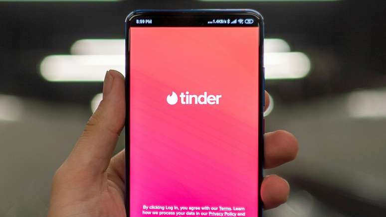 Algoritmos e outras ferramentas s&atilde;o usadas pelo Tinder Bumble e Happn, que apostam em intelig&ecirc;ncia artificial para criar conex&otilde;es mais humanas