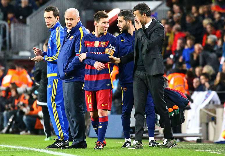 லூயிஸ் என்ரிக் மெஸ்ஸியுடன் பேசுகிறார்