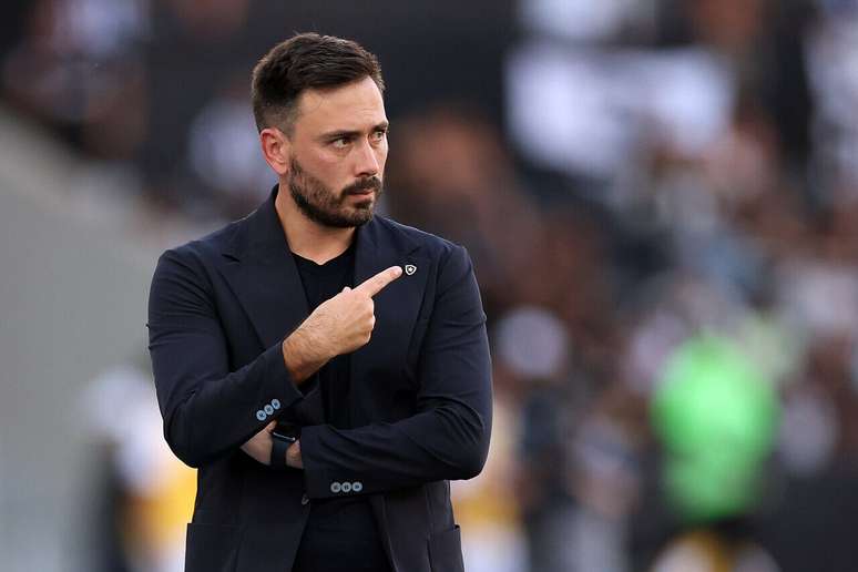 Davide n&atilde;o &eacute; mais o treinador do Botafogo &ndash;