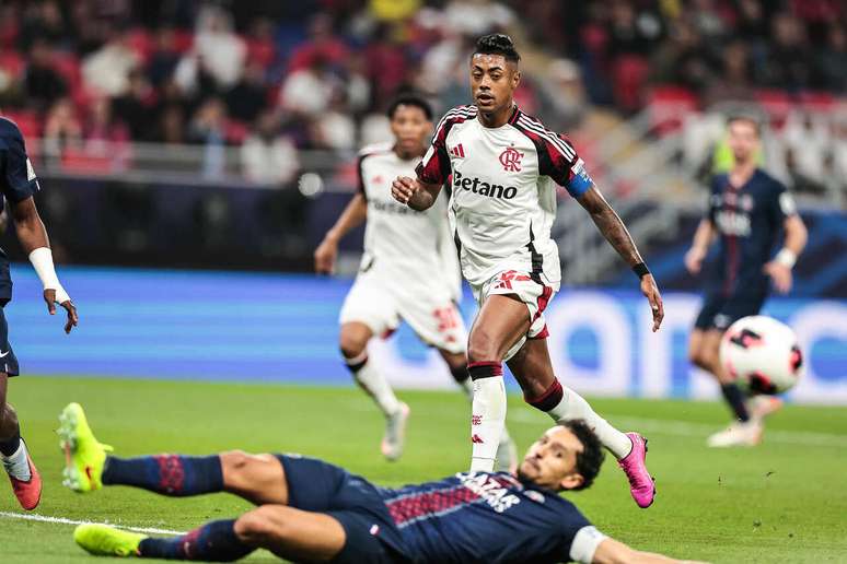 Bruno Henrique aguentou at&eacute; os 92&prime; em derrota do Flamengo &ndash;