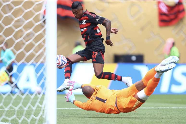 Bruno Henrique fazendo gol importante contra o Chelsea? Temos! &ndash;