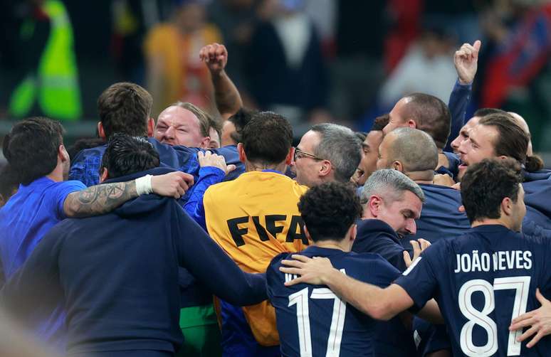 Safonov comemorando a conquista do PSG 