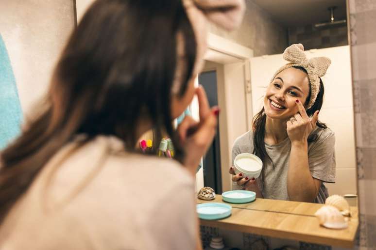 O uso cont&iacute;nuo de f&oacute;rmulas com permea&ccedil;&atilde;o inteligente melhora firmeza, luminosidade e uniformidade da pele 