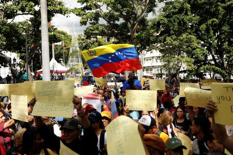 Venezuelanos que apoiam Maduro organizaram protestos no pa&iacute;s contra amea&ccedil;as de Trump