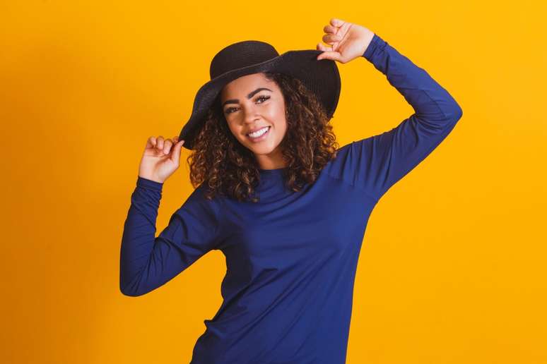 O uso de roupas e acess&oacute;rios adequados tamb&eacute;m faz parte da prote&ccedil;&atilde;o da pele 