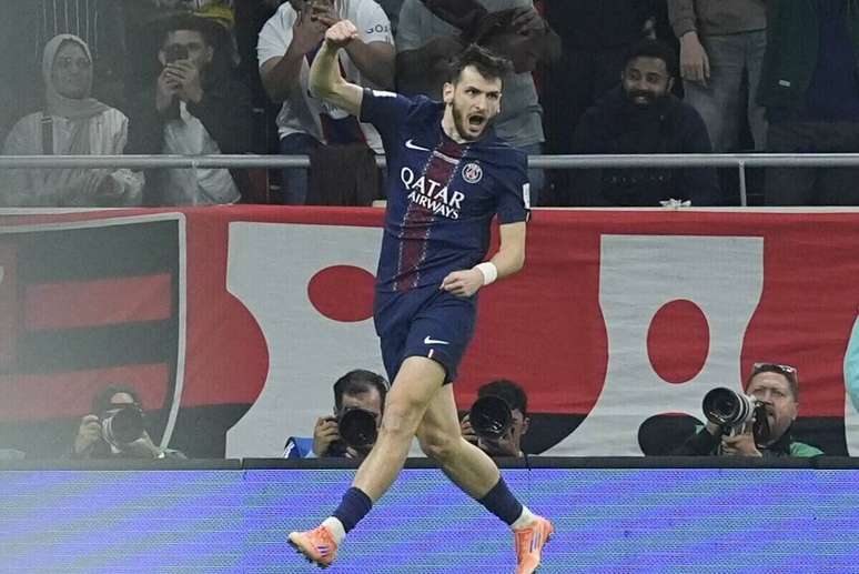 Kvaratskhelia marcou o gol do PSG no tempo normal; Flamengo ficou no quase &ndash;