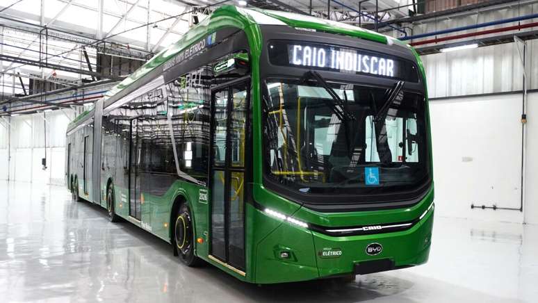 Novo modelo de &ocirc;nibus articulado com tra&ccedil;&atilde;o 100% el&eacute;trica