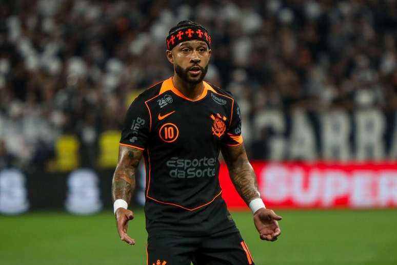 Memphis Depay (Corinthians) durante jogo contra o Cruzeiro, no dia 14.12.2025 