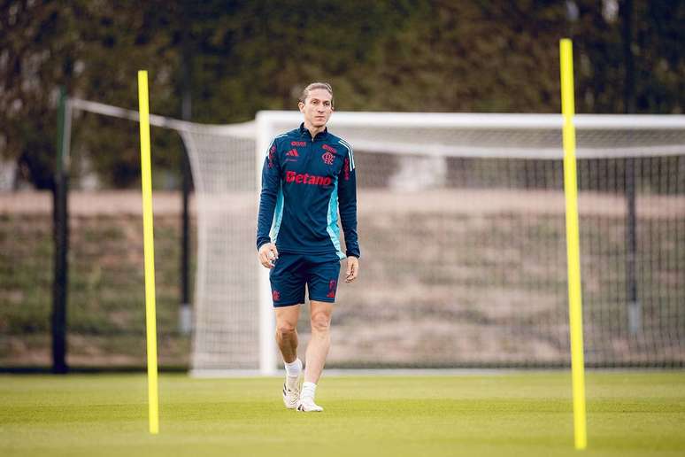 Flamengo deseja renovar com Filipe Lu&iacute;s &ndash;
