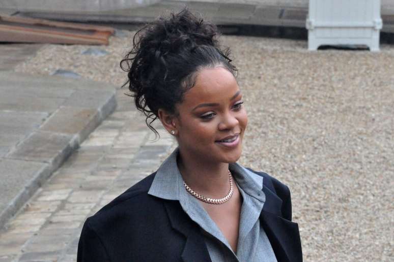 O baby hair modelado deixa o look mais moderno e elegante 