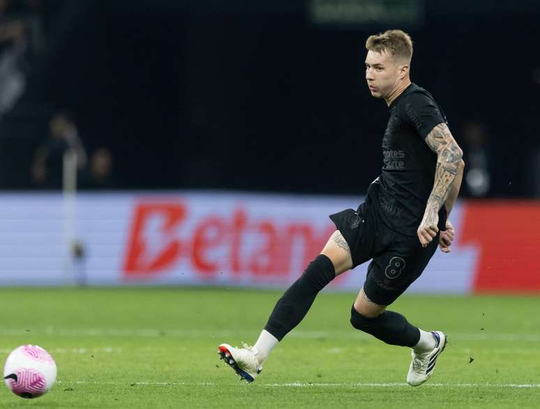 Coritiba tem interesse no volante Charles, do Corinthians &ndash;