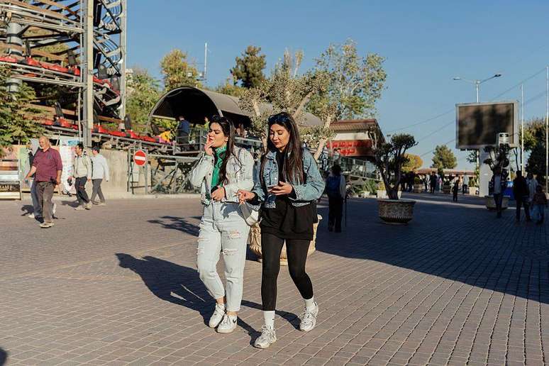 Mulheres iranianas desafiam o uso do hijab em Teer&atilde;