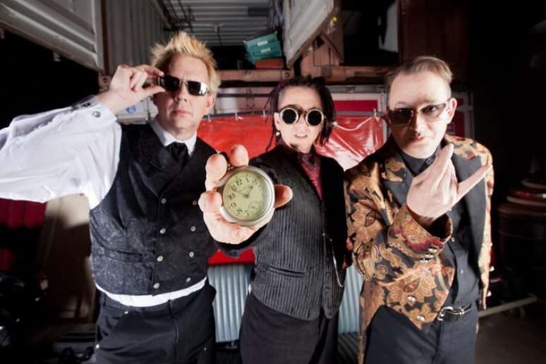 A banda americana Information Society faz &uacute;nico show em SP