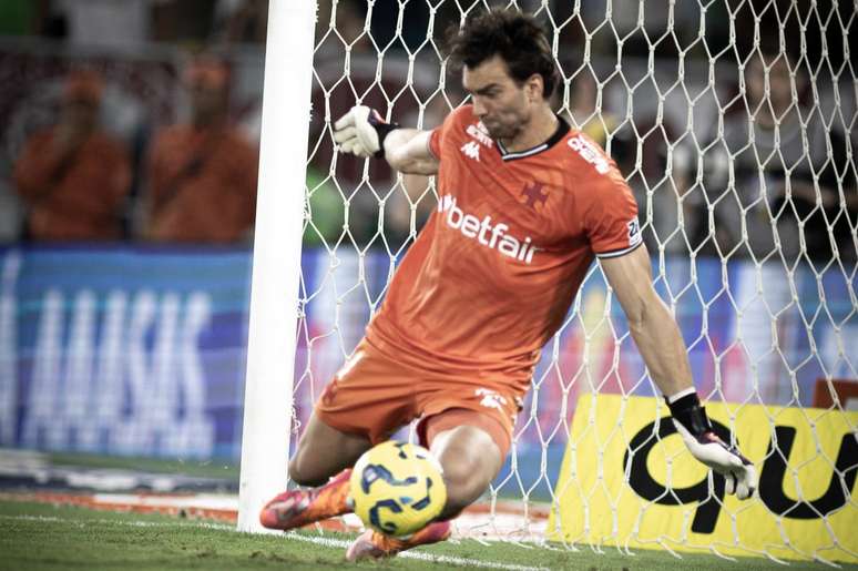 L&eacute;o Jardim foi o grande her&oacute;i das classifica&ccedil;&otilde;es do Vasco sobre Botafogo e Fluminense, brilhando nas disputas por p&ecirc;naltis.