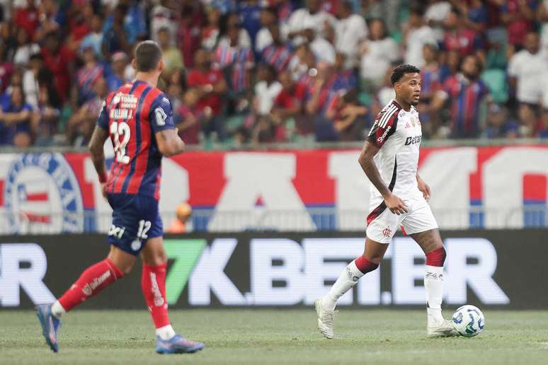 Cleiton em a&ccedil;&atilde;o pelo Flamengo contra o Bahia &ndash;