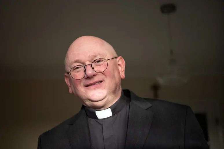 Robert diz que quando viu Lisa no bar, ficou paralisado de medo