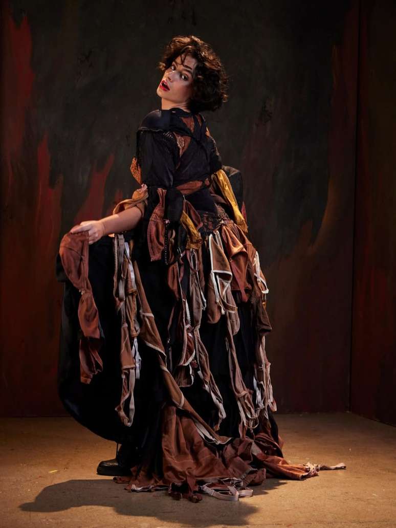 Milla Fernandez no espet&aacute;culo TIP