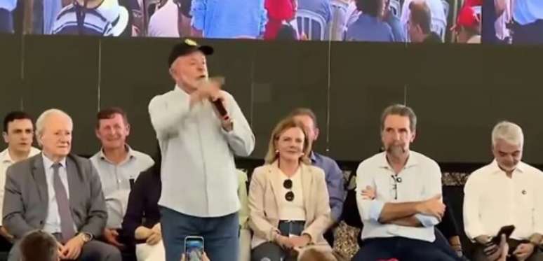 ஃபோஸ் டோ இகுவாசுவில் நடந்த விழாவில் லூலா கோபமடைந்தார்