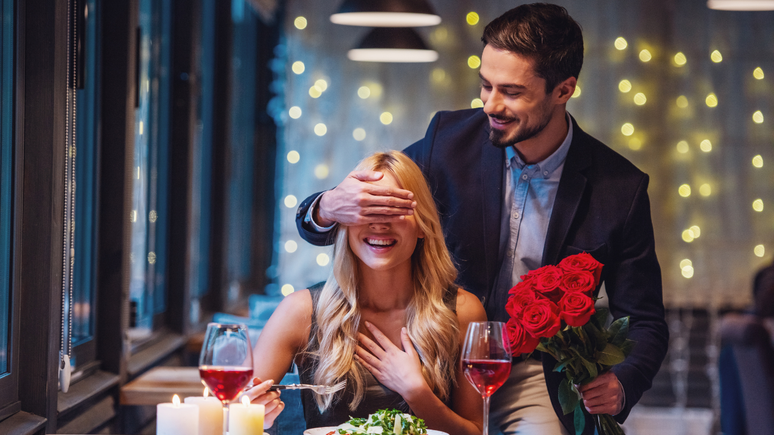 2026ல் காதலில் இருக்கும் அதிர்ஷ்ட அறிகுறிகளில் நீங்களும் இருக்கிறீர்களா என்று பாருங்கள்.