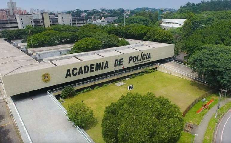 சாவோ பாலோ சிவில் போலீஸ் அகாடமியில் தற்செயலான துப்பாக்கிச் சூடு இரண்டு பேரைத் தாக்கியது