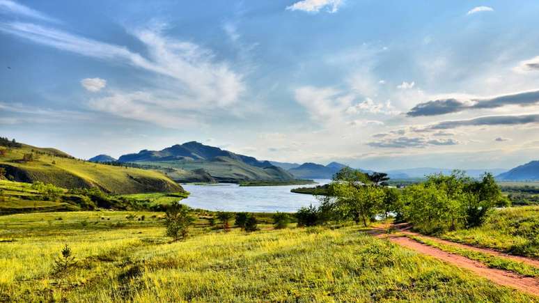 Origem tect&ocirc;nica, milh&otilde;es de anos de forma&ccedil;&atilde;o e clima frio explicam por que o Baikal supera os Grandes Lagos em armazenamento de &aacute;gua &ndash; depositphotos.com / klishko