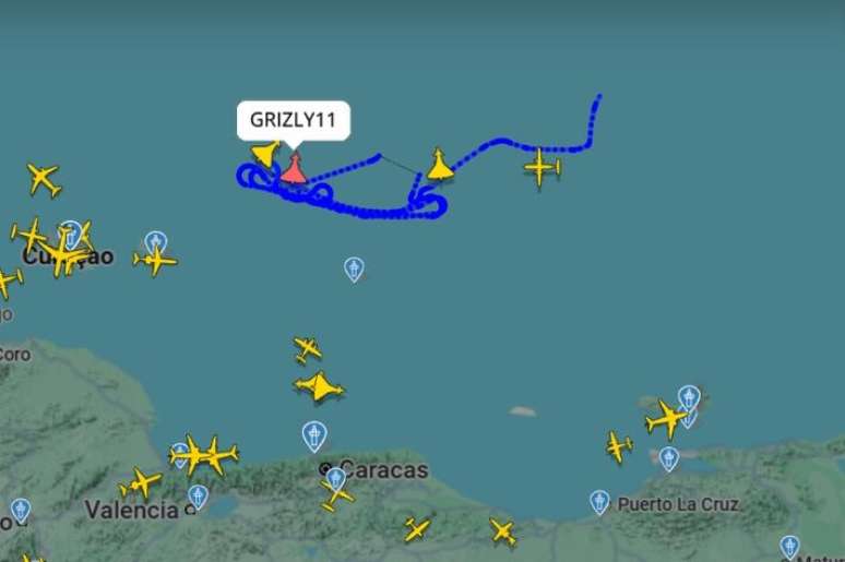 Tr&ecirc;s ca&ccedil;as da marinha americana tamb&eacute;m sobrevoam o Mar do Caribe, pr&oacute;ximo da costa venezuelana