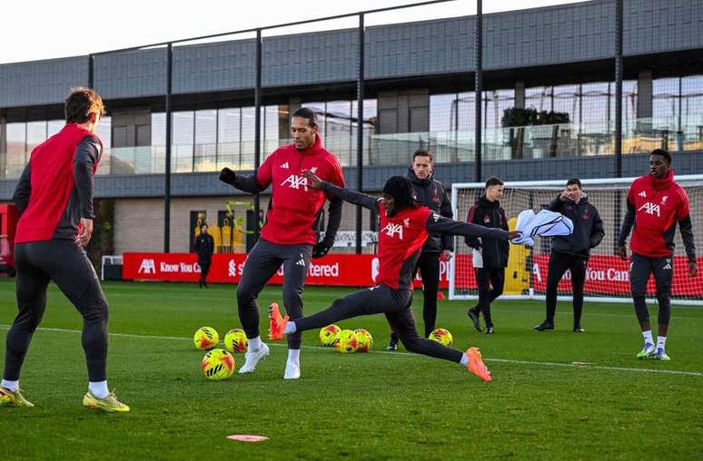 Liverpool busca se aproximar do G4 da Premier League &ndash;