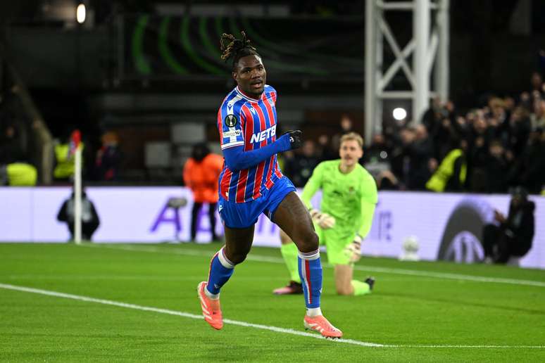 Uche comemorando o gol do Crystal Palace 