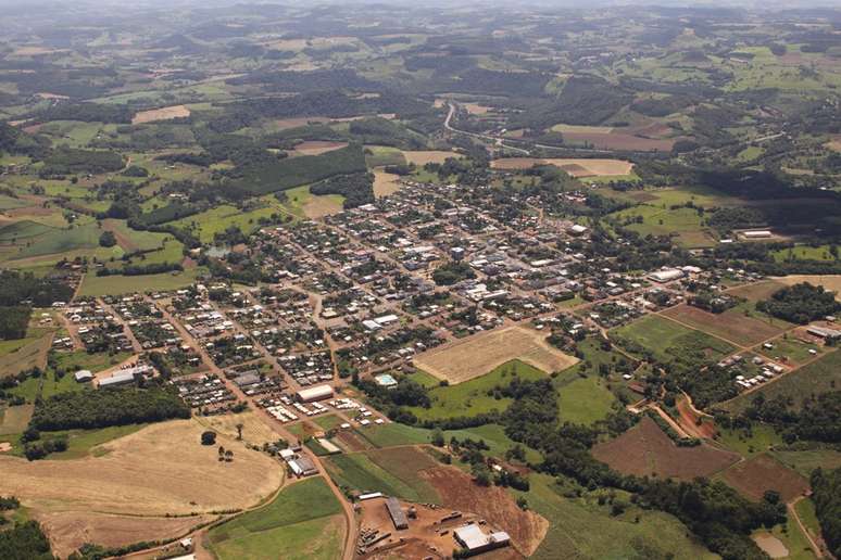 Caibi, em Santa Catarina, no limite com o Rio Grande do Sul, tem 6 mil habitantes segundo o Instituto Brasileiro de Geografia e Estat&iacute;stica (IBGE).