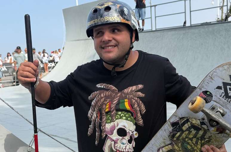 Nando Ara&uacute;jo come&ccedil;ou a andar de skate aos 5 anos de idade e hoje &eacute; profissional