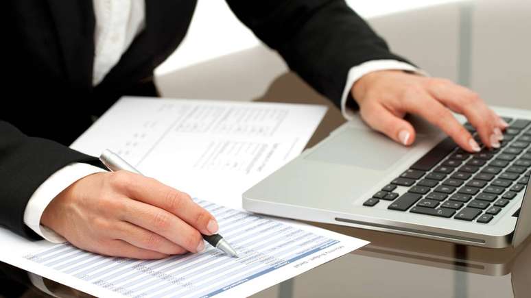 20 ஆம் நூற்றாண்டில், நகர்ப்புற வளர்ச்சி மற்றும் நிதி பரிவர்த்தனைகளின் அதிகரிப்புடன், இந்த வெளிப்பாடு பத்திரிகை மற்றும் பிரபலமான சொற்களஞ்சியத்தில் இன்னும் அதிக இடத்தைப் பெற்றது - depositphotos.com / karelnoppe