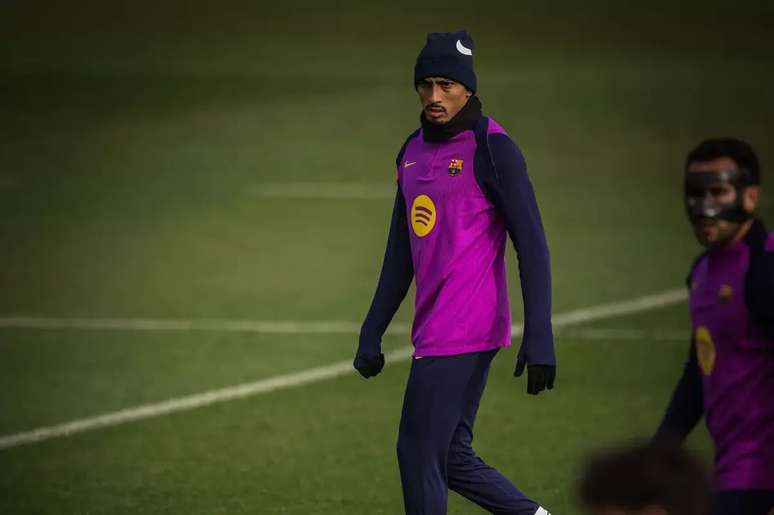 Raphinha durante atividade de prepara&ccedil;&atilde;o do Bar&ccedil;a &ndash;