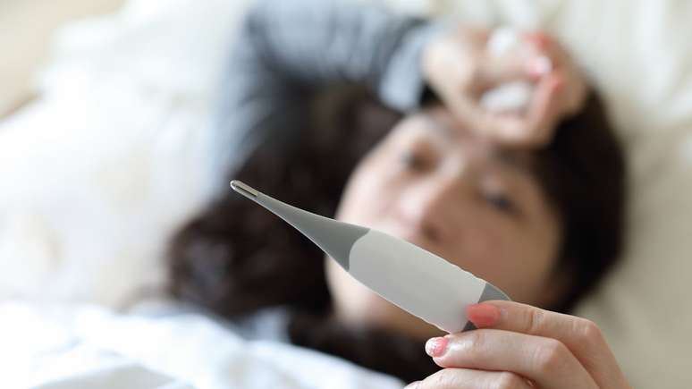 ஹார்வர்ட் ஆய்வு புதிய மருத்துவ சிகிச்சைகள் மற்றும் எதிர்கால பயன்பாடுகளுக்கான சாத்தியக்கூறுகளுடன், காய்ச்சல் மற்றும் தூக்கத்தை கட்டுப்படுத்தும் நியூரான்களை அடையாளம் காட்டுகிறது