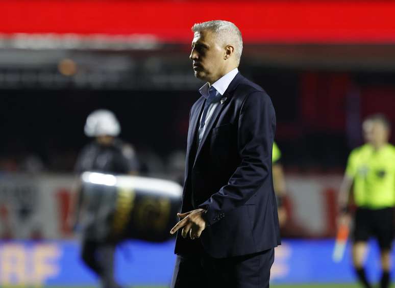 Time de Hern&aacute;n Crespo passar&aacute; por refor&ccedil;os no seu elenco. 