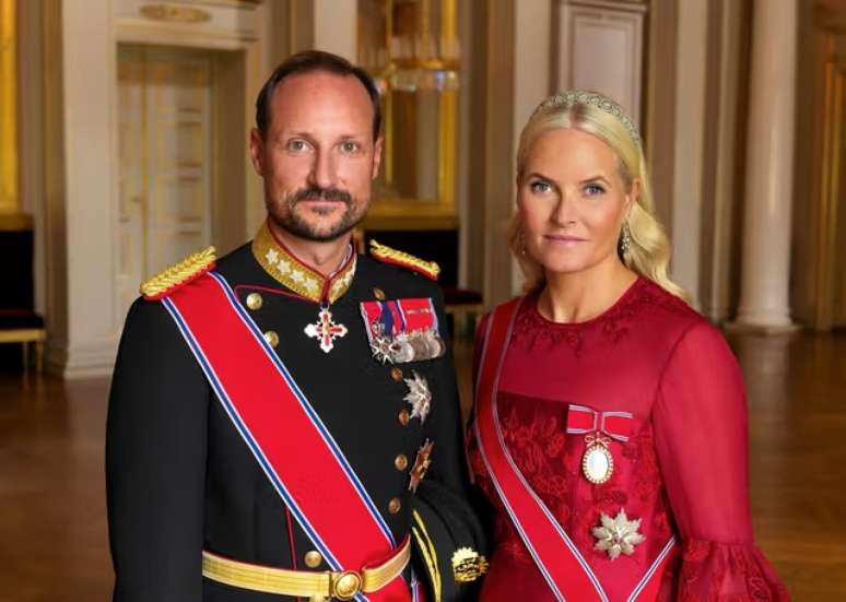 O pr&iacute;ncipe herdeiro Haakon e a princesa Mette-Marit, poss&iacute;veis rei e rainha da Noruega