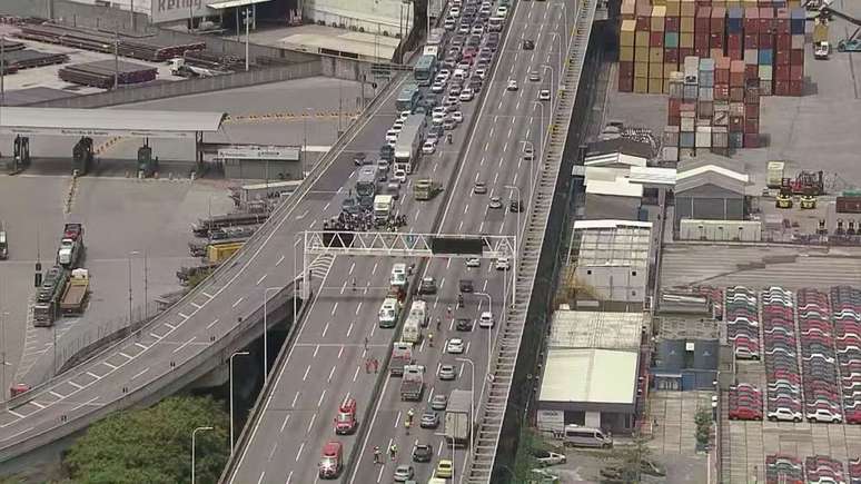 Ponte Rio-Niter&oacute;i ficou fechada em ambos os sentidos das 11h45 as 12h45 