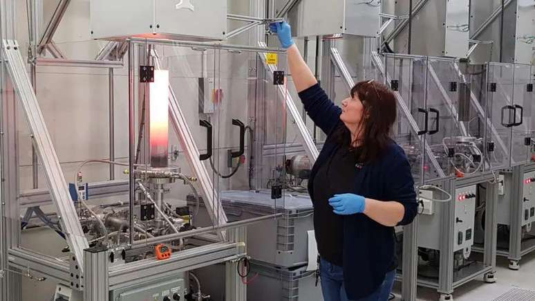 Fornos especiais s&atilde;o usados para fabricar CZT.