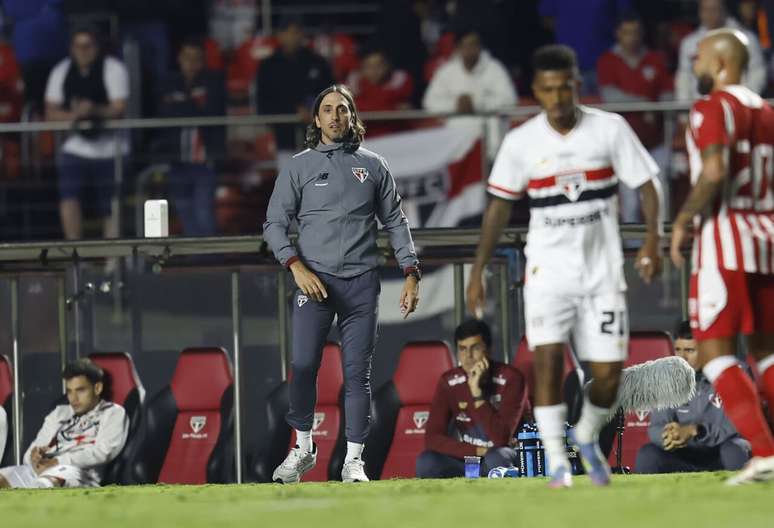 S&atilde;o Paulo come&ccedil;a a cair de rendimento com Zubeld&iacute;a &ndash;